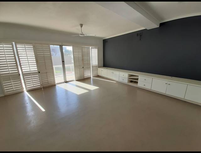3 BEDROOM APARTMENT TO LET IN UMDLOTI BEACH